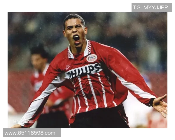 C罗足球传奇瞬间壁纸动态图 展现他赛场上的无敌风采与精彩时刻 C罗足球传奇瞬间壁纸动态图 展现他赛场上的无敌风采与精彩时刻