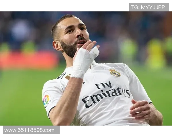 足球世界平民球星排行榜：不依赖豪门背景的奋斗传奇球员盘点