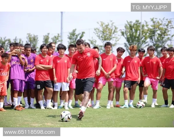 足球球星薪资来源解析：俱乐部、赞助商和个人品牌三方共赢的背后